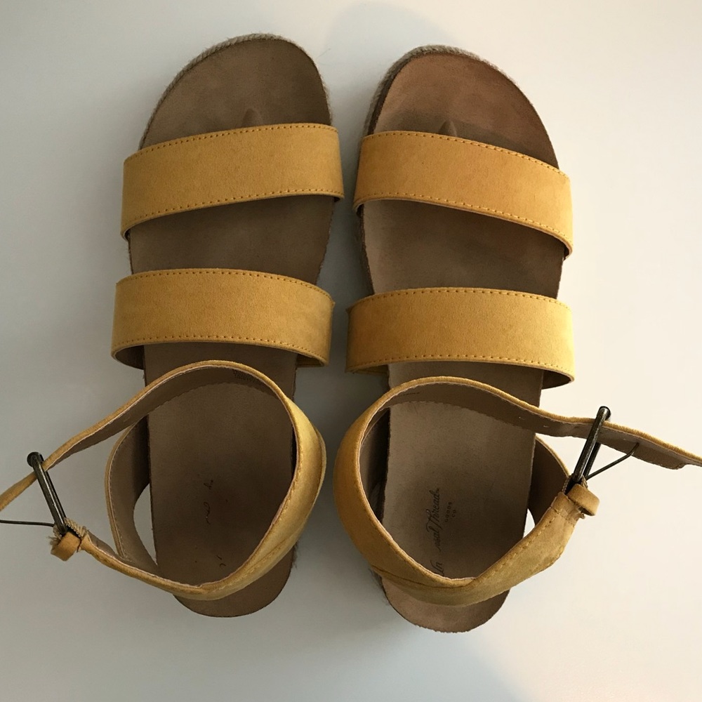 Platform sandals - Picture 2 of 2